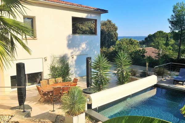 Villa avec piscine chauffée proche de Nîmes