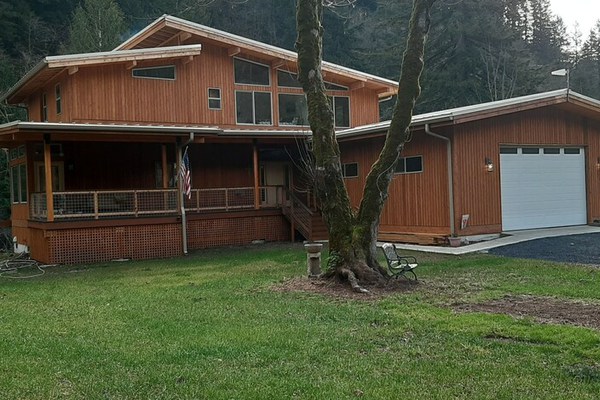 Stunning Riverfront Lodge Home