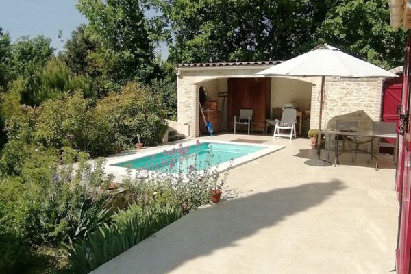 Villa au calme 4 personnes avec jardin et piscine 