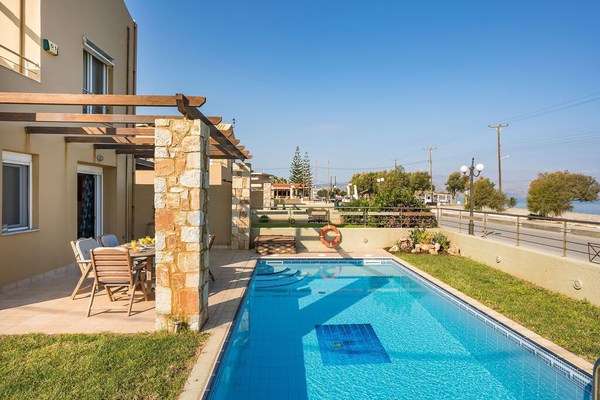 R 1085 Kai’s Athina's Villa On The Sea | Maleme With Private Swimming Pool, Private Parking & Bathro
