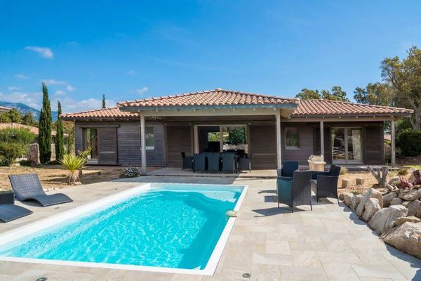 Villa avec piscine " Les chênes lièges " à proximité plages & montagne