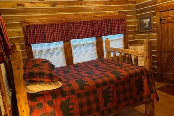 Black Bear Lodge, Twin Lakes Country Cabins