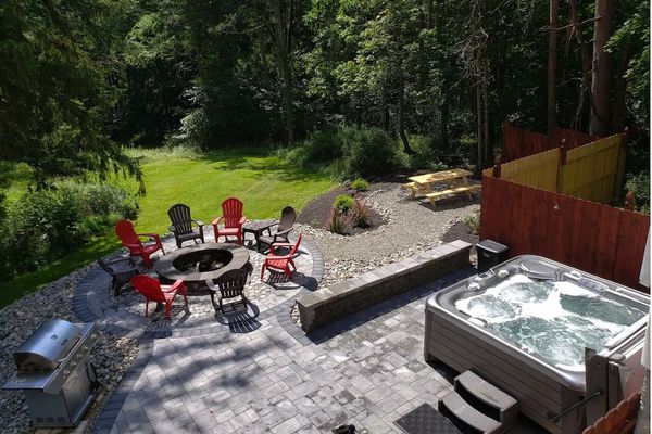 Pocono Getaway / Hot Tub / Fire Pit / Volleyball / Billiards / Ping Pong
