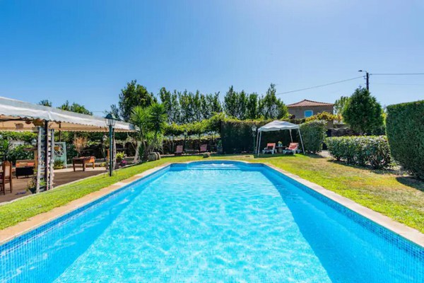 5 bedrooms villa with private pool, enclosed garden and wifi at Penafiel