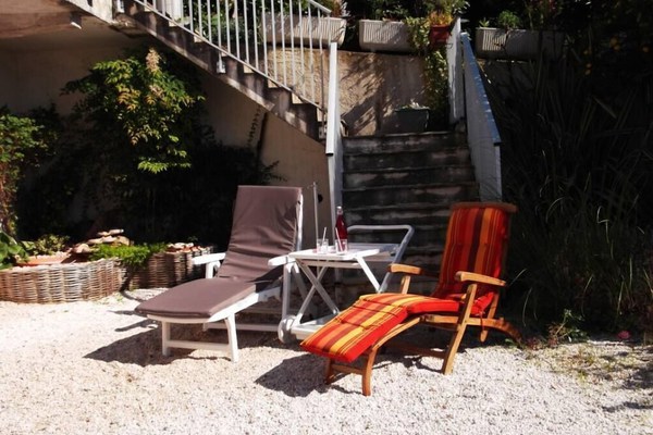 Saint-Raphaël, appartement  en rez de  jardin avec jardin privé et piscine 
