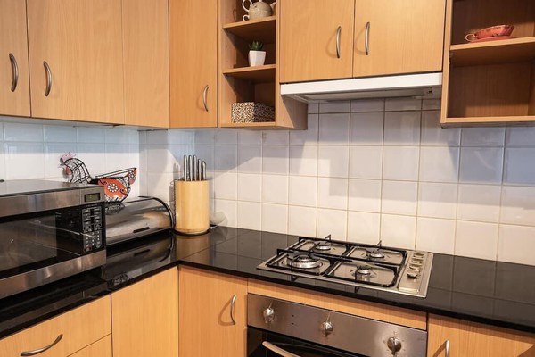 Centrally located | WIFI | Parking | 2 Bed