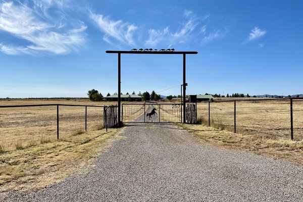 Sunset Ride Ranch /Foreman's house - Horse and dog friendly!