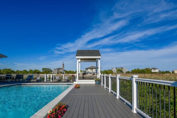 Bright, Spacious Hamptons Waterview Retreat -Pool, Hot Tub, Grill + Sunset Views