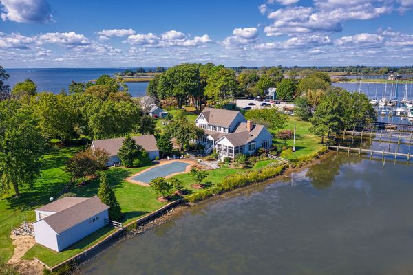 Stunning Waterfront Home, long pier, pool, walk to town