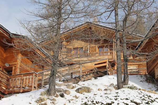 CHALET en bois 8 pers, terrasse sud-ouest - ski aux pieds- calme