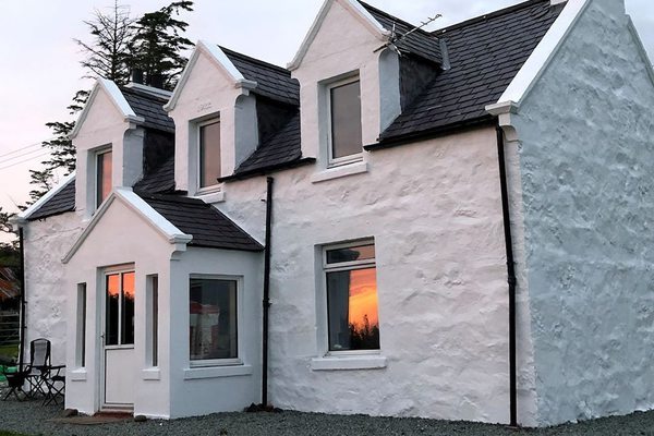 100 year old Renovated Cottage in North Skye