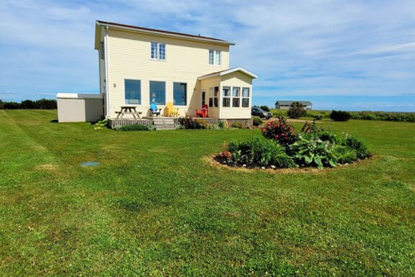 Oceanfront - PEI Beach House by the Bay - 4 Star - Great Location