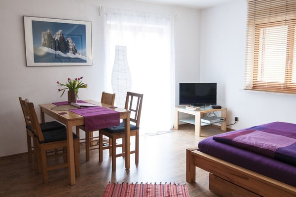Ferienwohnung 65 m², 2-4 Personen, 2 Schlafzimmer, Küche, Bad, WC, Balkon, TV, WLAN