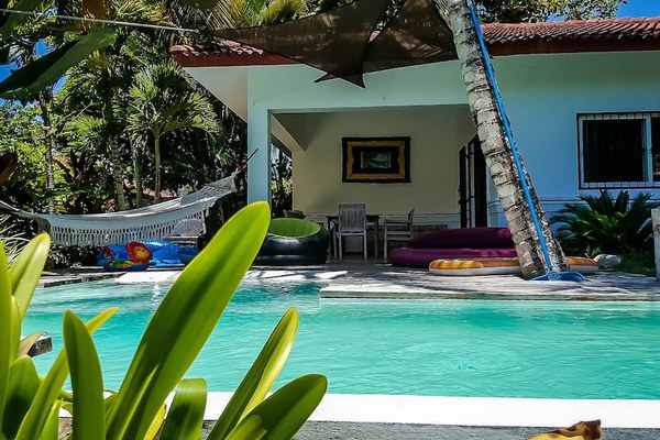 Maison privee avec piscine de style tropical
