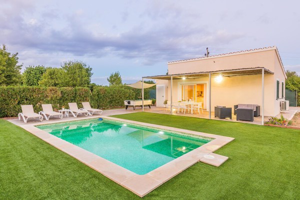 NOGUER - Wonderful villa with a beautiful exterior area including a private pool and billiard.