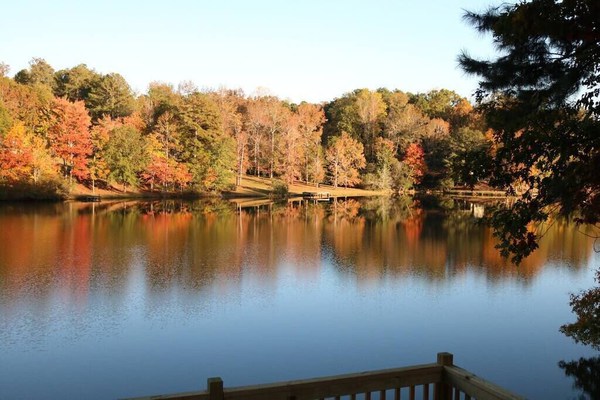 *JUST LISTED* Picture Perfect Lake Front Getaway (5bd/4.5ba) Hot Tub & more