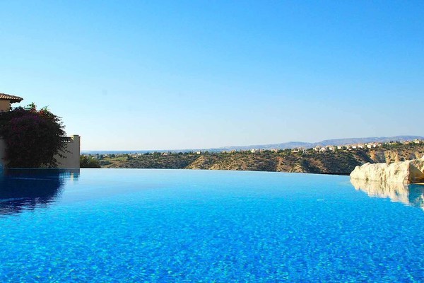Charming 3 bedroom villa 'EZ02' with beautiful views, communal pool and resort facilities, Zephyros Village on Aphrodite Hills Resort