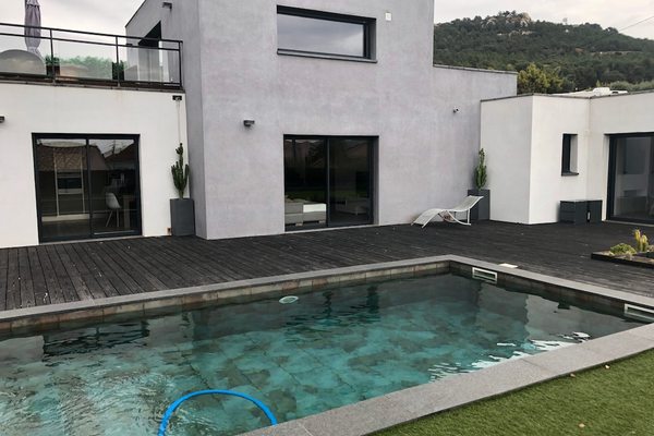 Villa  comtemporaine avec piscine  pour 7 personnes