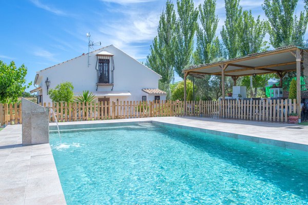 Holiday Home Villa Victoria with Garden, Saltwater Pool, Terrace & Wi-Fi; Parking Available, Pets Allowed