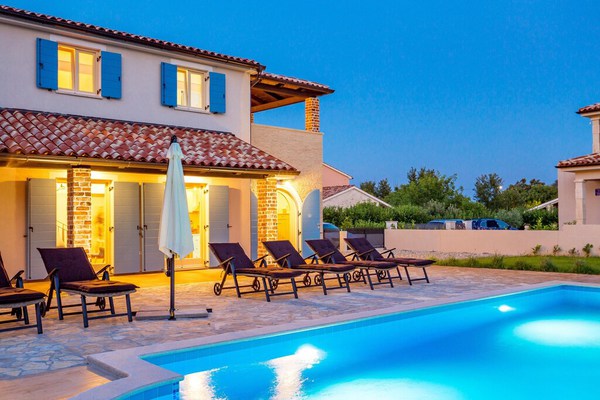 3 bedrooms villa with private pool, furnished terrace and wifi at Hreljići