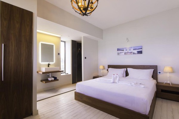 Gorgeous Double Bedroom ★ - Azure Beach Boutique Hotel