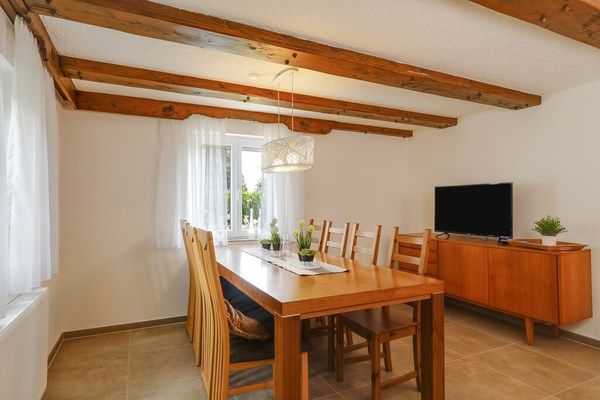 Cozy Holiday Home “Ferienhaus Seifried” near Lake Constance with Wi-Fi & Garden; Parking Available