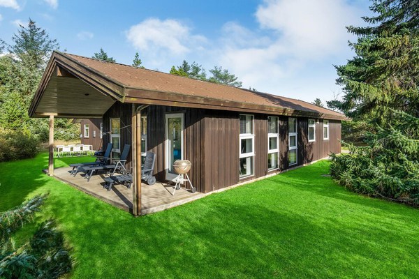 Stunning home in Pandrup with Indoor swimming pool, Sauna and 5 Bedrooms