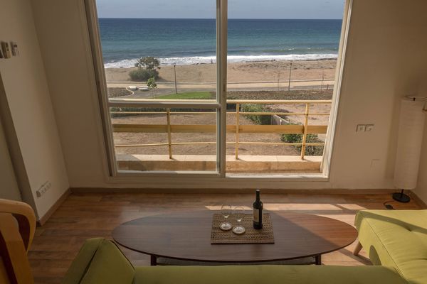 Amazing Ocean View: Beachfront-Entire Apartment