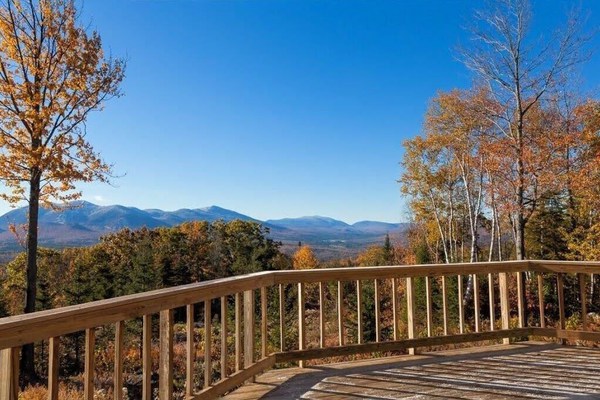 NEW!!! Stunning home with breathtaking views, outdoor cedar sauna, great location!