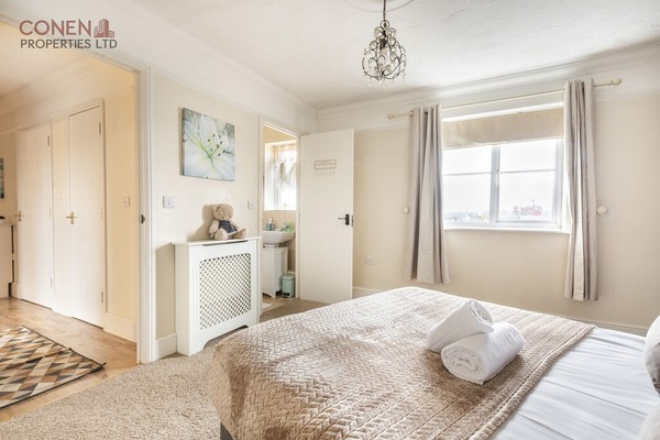 Stunning 2-Bed Apartment in Grays
