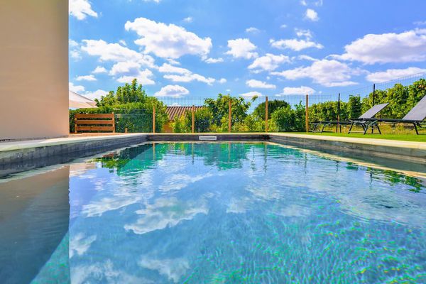 Beautiful home in Mormoiron with Outdoor swimming pool, WiFi and 3 Bedrooms