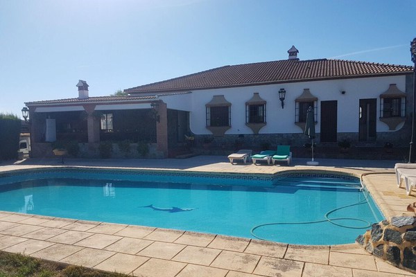 3 bedrooms house with private pool, enclosed garden and wifi at Arriate