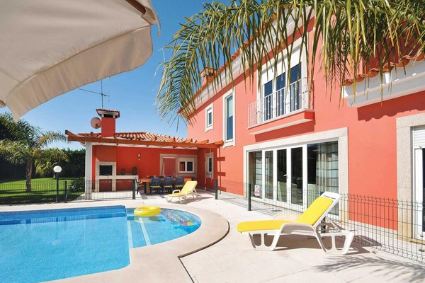 Villa de 5 chambres avec piscine fermée, court de tennis, table de billard, barbecue + Wi-Fi gratuit
