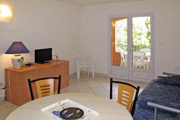 Confortable appartement pour 6 personnes avec WIFI, TV, balcon et parking