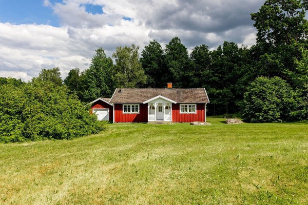 Nice cottage in Sjuhult with proximity to Lake Rymmen