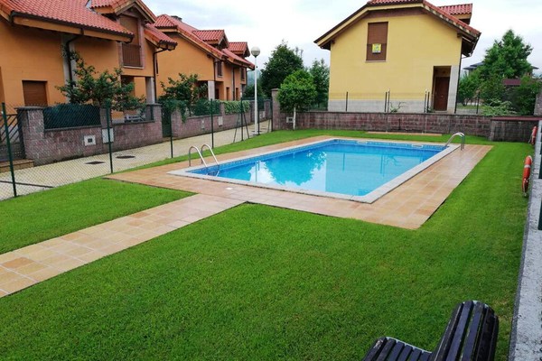 2 bedrooms house with shared pool, enclosed garden and wifi at Suances - 5 km away from the beach