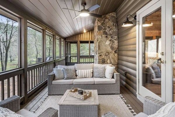 Beautiful Toccoa River Cabin 4BR/3Bath w/Hot Tub and Fire Pit