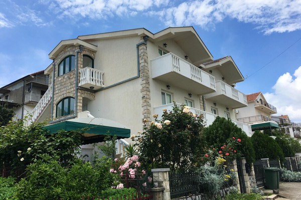2 bedrooms appartement at Radovići, 900 m away from the beach with furnished balcony and wifi