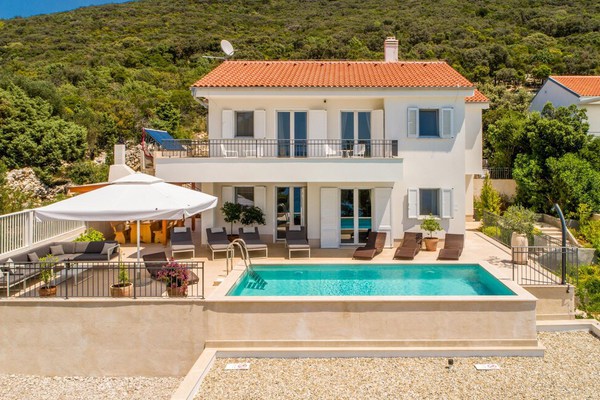 Amazing home in Martinscica with Outdoor swimming pool and 4 Bedrooms