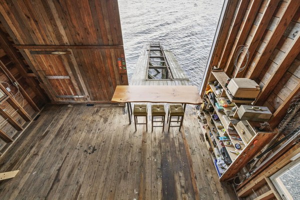 Cozy Waterfront Boat House at Sundance