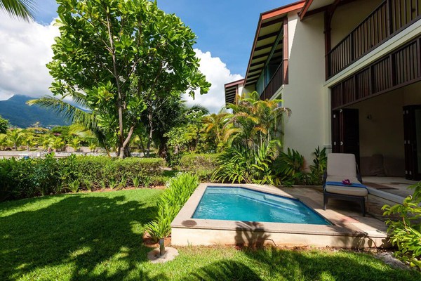 3 bedrooms house at Mahé, 100 m away from the beach with sea view, private pool and enclosed garden