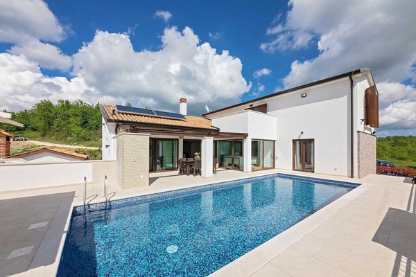 Modern Villa Mala Halu with swimming pool