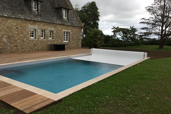 Belle maison en pierre avec piscine 