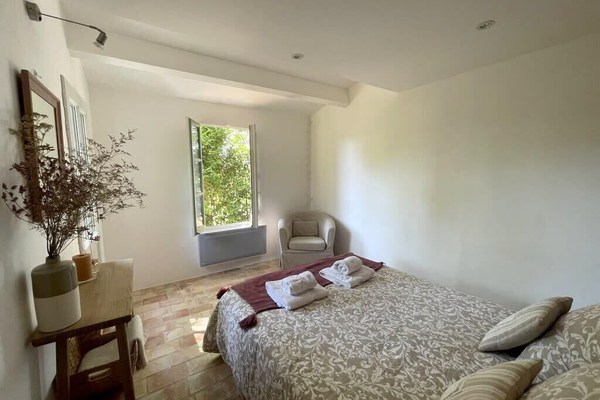 Charming Mas in the countryside, near the village of Lambesc, large garden,