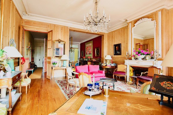 Splendid Bourgeois apartment quai des Chartrons, a real jewel!
