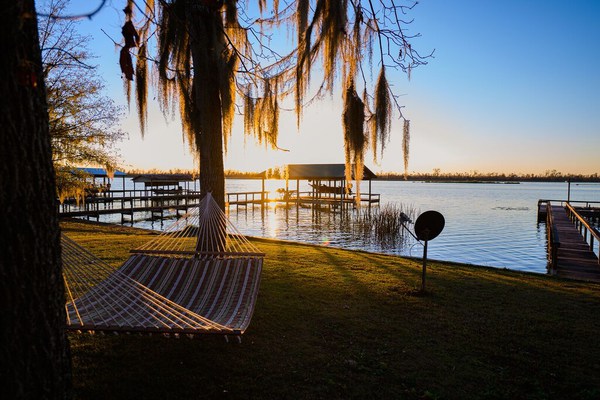 Le "Q'whack Shack" sur le magnifique lac Seminole avec quai et bateau de stockage