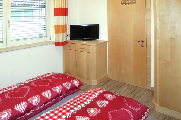 Confortable appartement pour 4 personnes avec WIFI, TV, balcon et parking