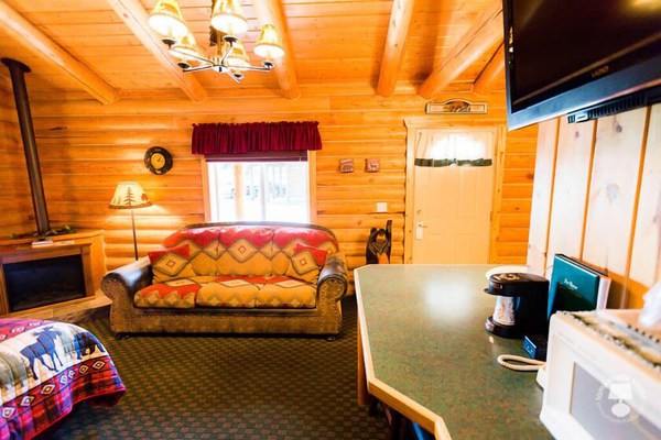 Cabin Creek Inn - Standard King Cabin