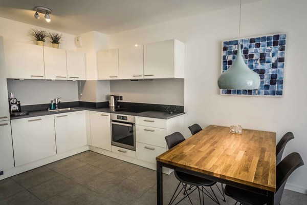 Modern 1 Bed apartment in pres
