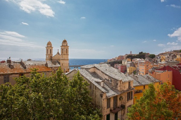 Le Saint-Jean, beautiful apartment in the center of Bastia with sea view